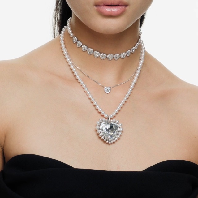 Amazon.com: Ariana Grande Crystal and Pearl Pierced Earrings Hoops